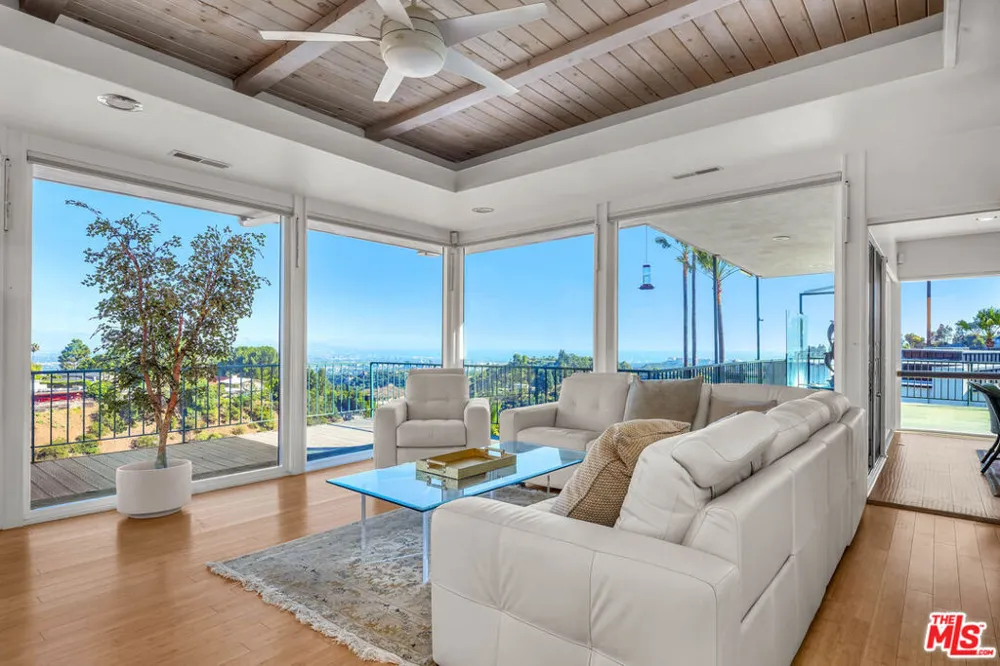 10924 Savona Road Los Angeles, CA 90077