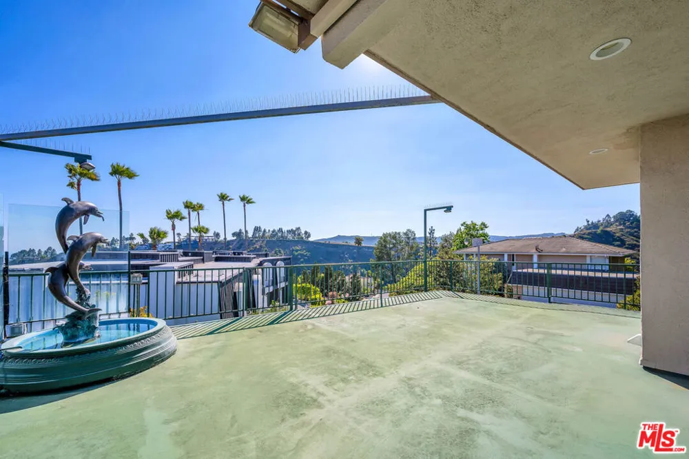 10924 Savona Road Los Angeles, CA 90077