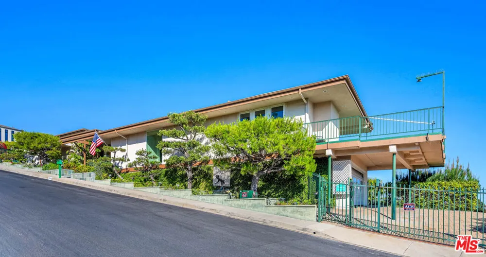 10924 Savona Road Los Angeles, CA 90077