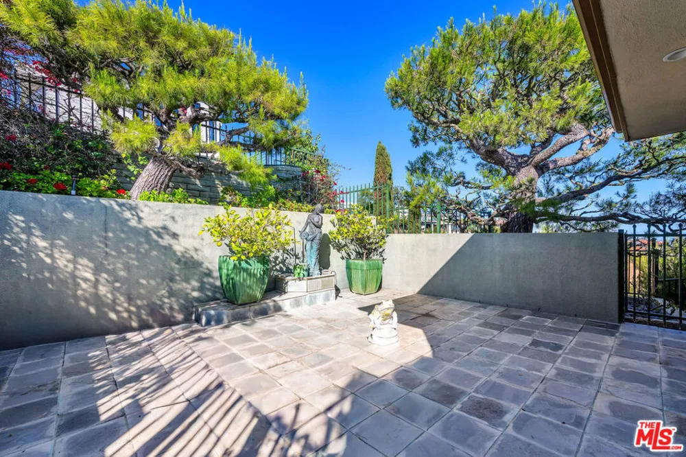 10924 Savona Road Los Angeles, CA 90077