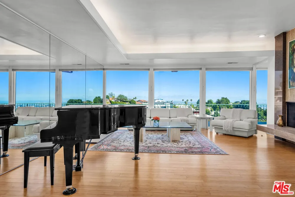 10924 Savona Road Los Angeles, CA 90077