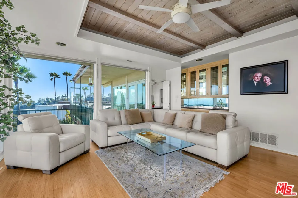 10924 Savona Road Los Angeles, CA 90077