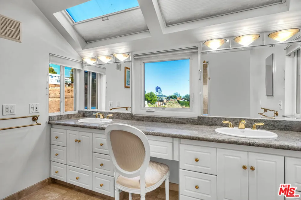 10924 Savona Road Los Angeles, CA 90077
