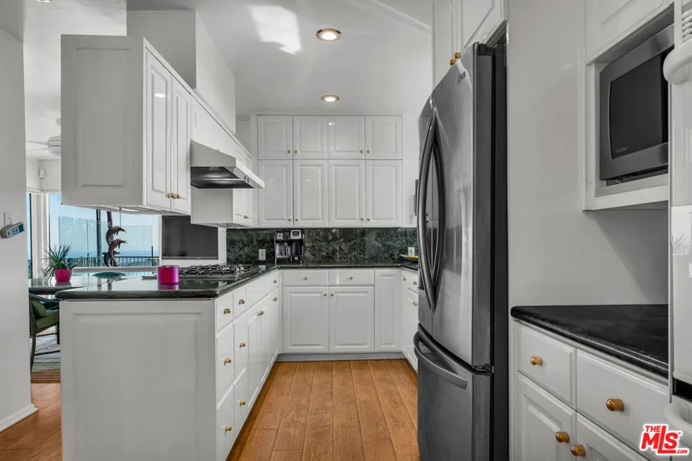 10924 Savona Road Los Angeles, CA 90077