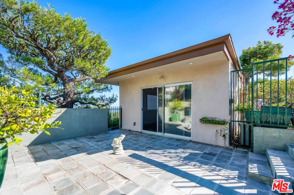 10924 Savona Road Los Angeles, CA 90077