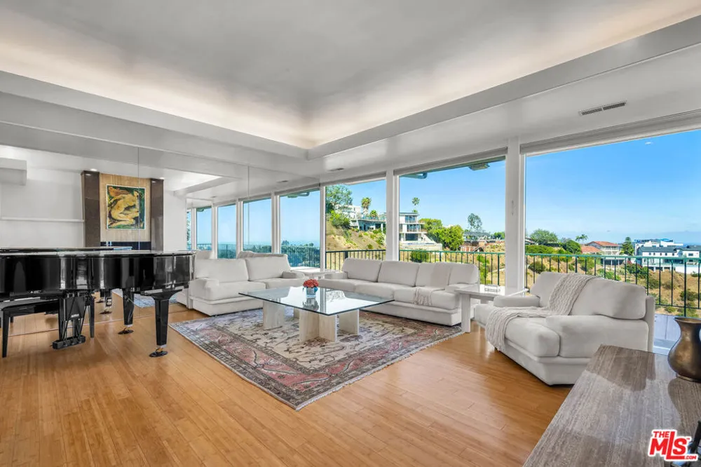 10924 Savona Road Los Angeles, CA 90077