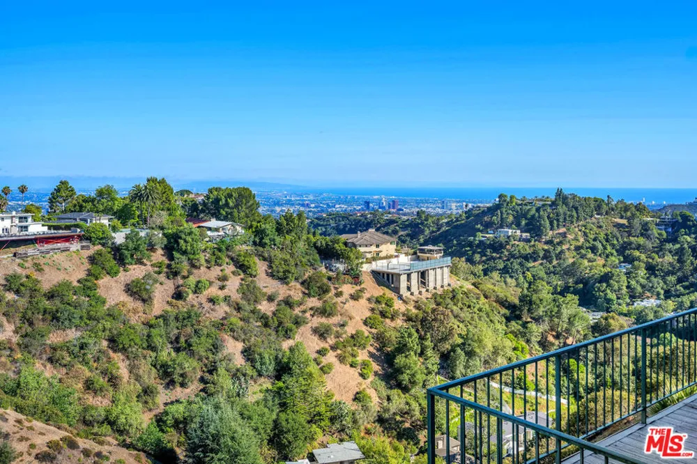 10924 Savona Road Los Angeles, CA 90077