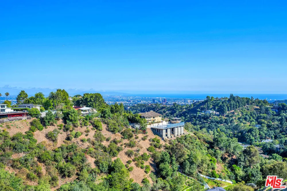 10924 Savona Road Los Angeles, CA 90077