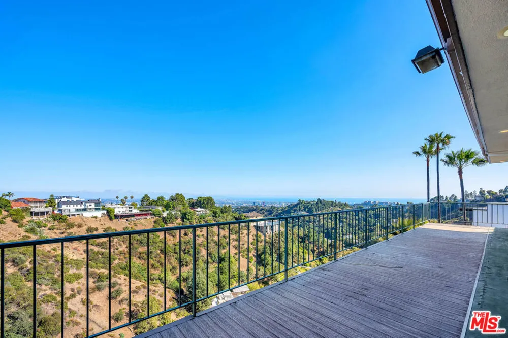 10924 Savona Road Los Angeles, CA 90077