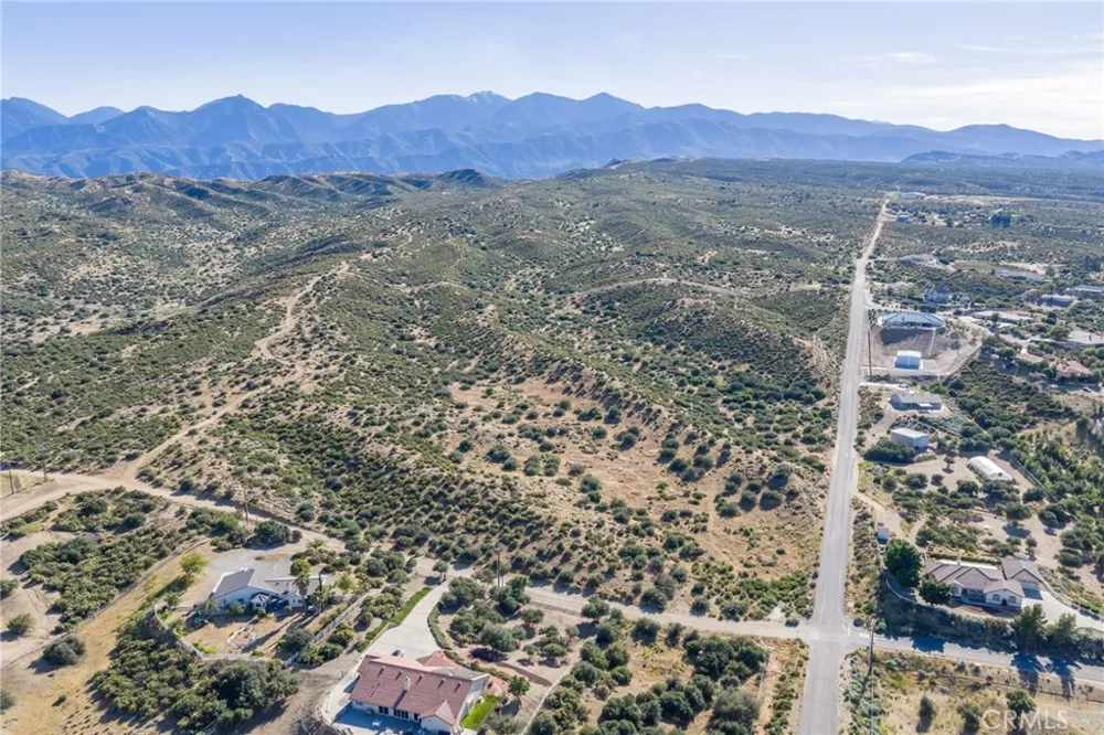 9785 Whitehaven Hesperia, CA 92344