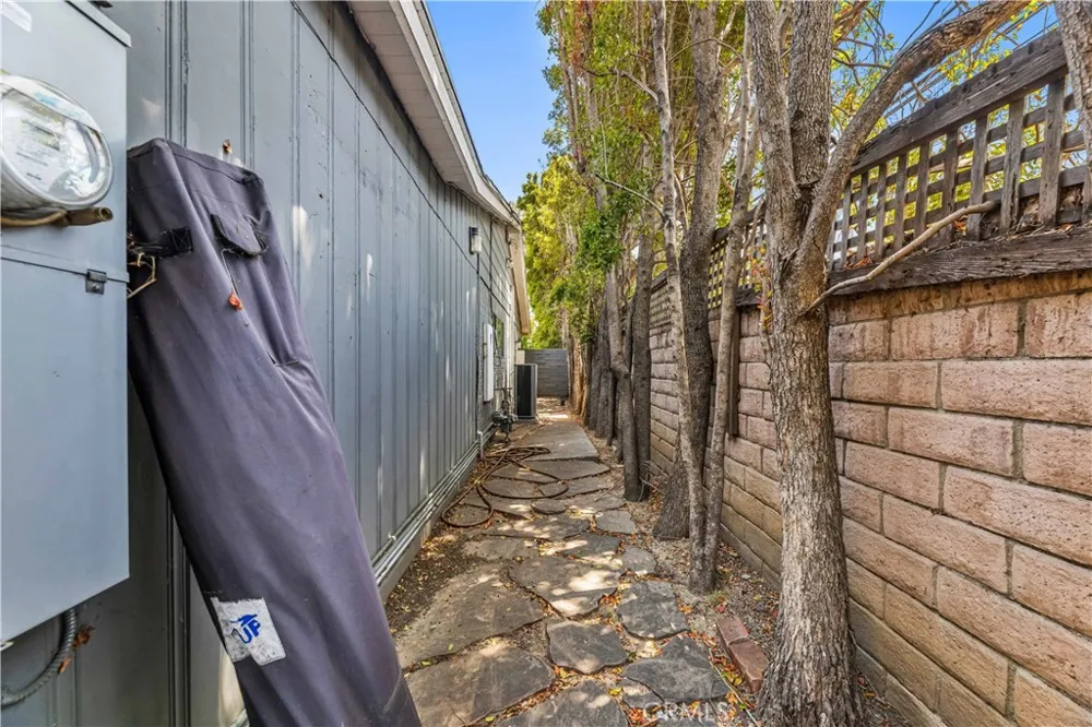 2361 Pelham Los Angeles, CA 90064