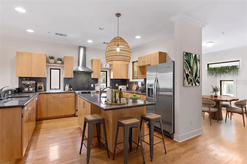 512 S GLEN AVENUE Tampa, FL 33609