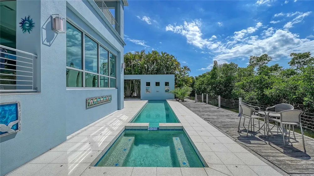 705 JUNGLE QUEEN WAY Longboat Key, FL 34228