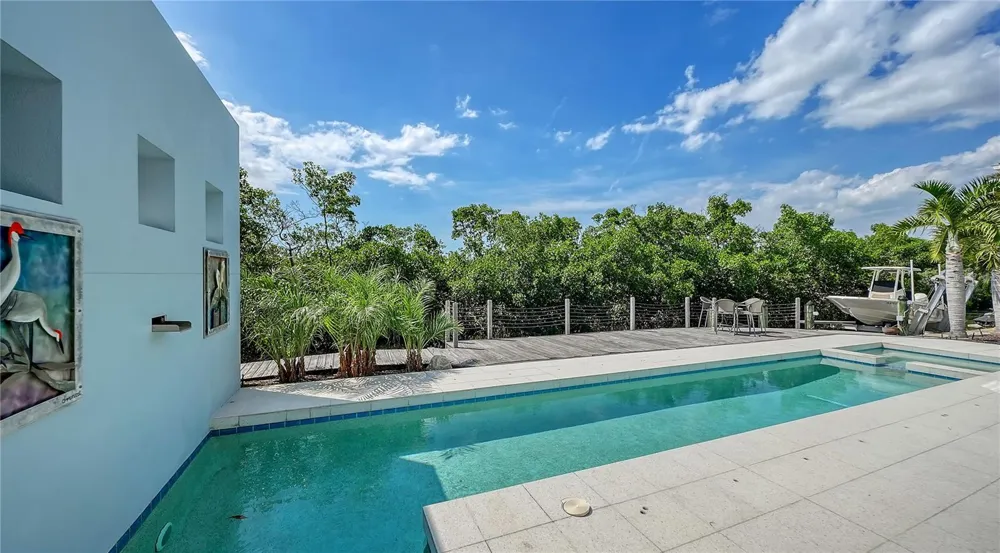 705 JUNGLE QUEEN WAY Longboat Key, FL 34228