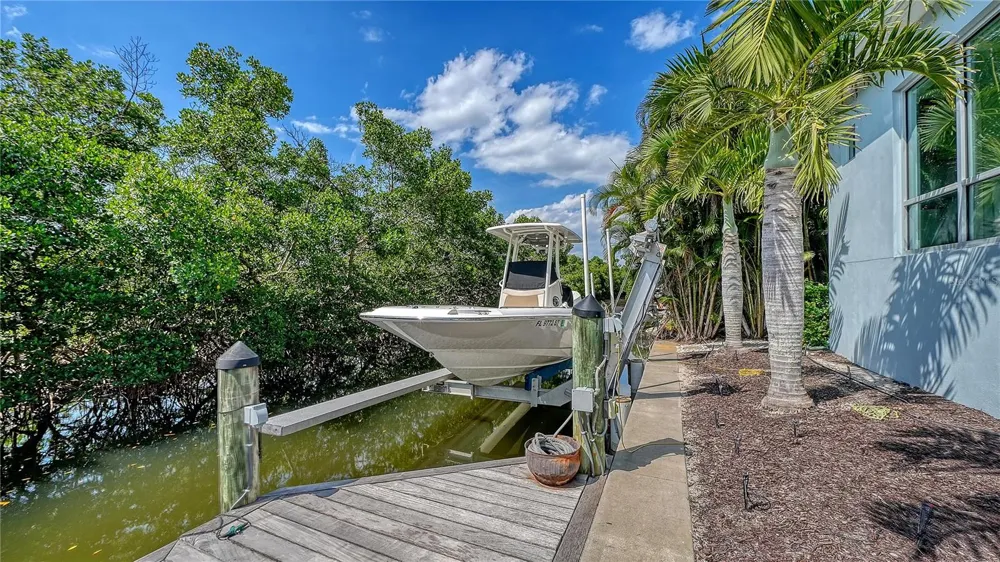 705 JUNGLE QUEEN WAY Longboat Key, FL 34228