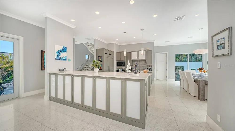 705 JUNGLE QUEEN WAY Longboat Key, FL 34228
