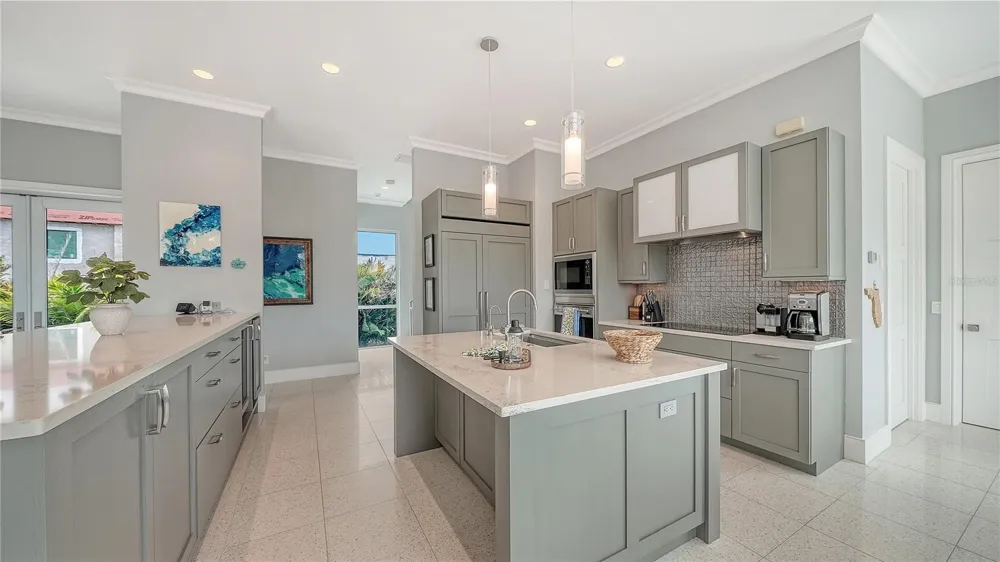 705 JUNGLE QUEEN WAY Longboat Key, FL 34228