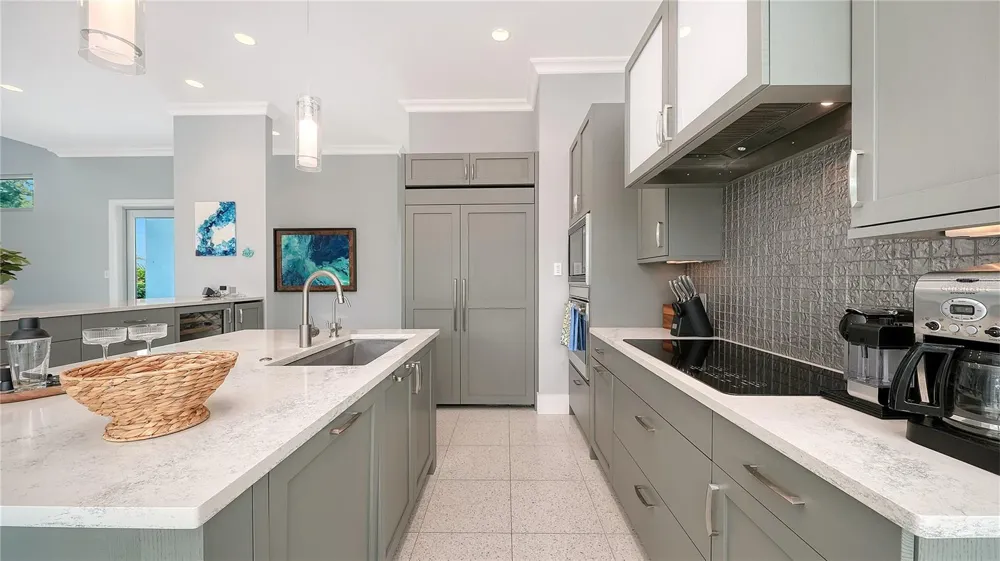 705 JUNGLE QUEEN WAY Longboat Key, FL 34228