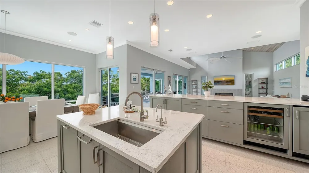 705 JUNGLE QUEEN WAY Longboat Key, FL 34228