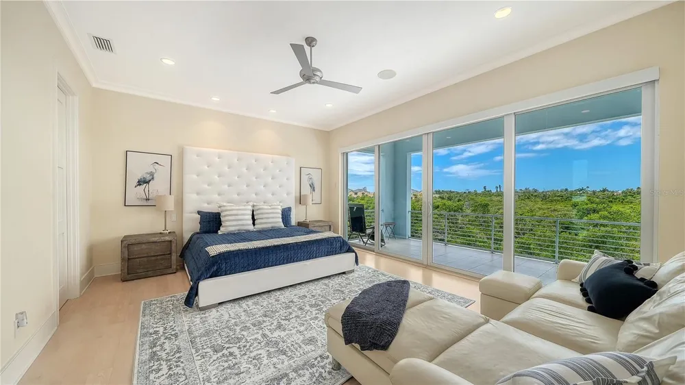 705 JUNGLE QUEEN WAY Longboat Key, FL 34228