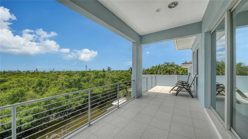 705 JUNGLE QUEEN WAY Longboat Key, FL 34228