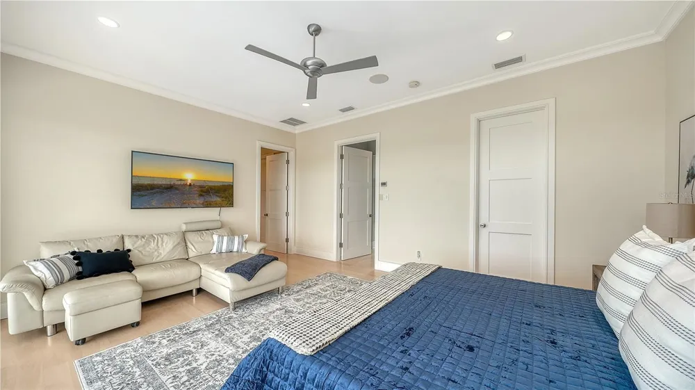 705 JUNGLE QUEEN WAY Longboat Key, FL 34228