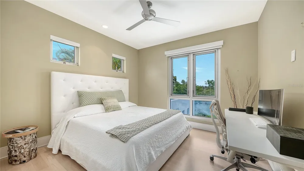 705 JUNGLE QUEEN WAY Longboat Key, FL 34228