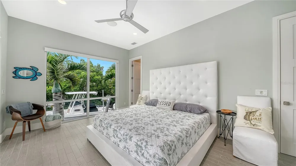 705 JUNGLE QUEEN WAY Longboat Key, FL 34228