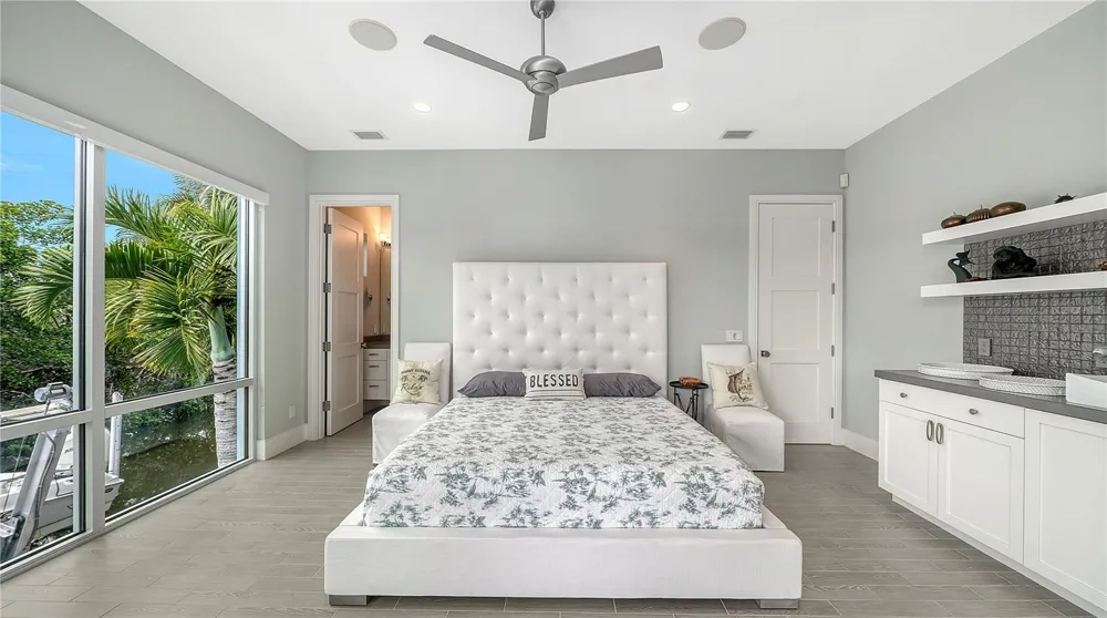 705 JUNGLE QUEEN WAY Longboat Key, FL 34228