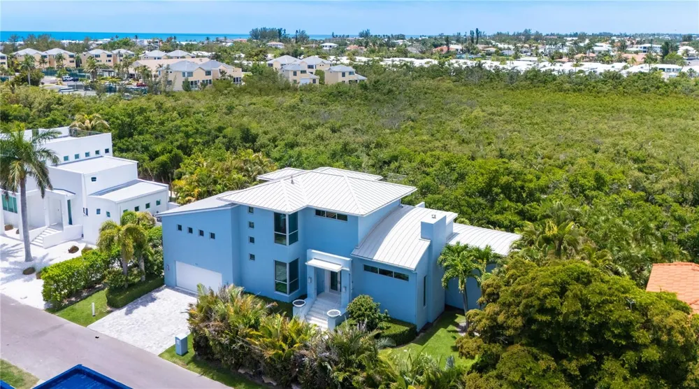 705 JUNGLE QUEEN WAY Longboat Key, FL 34228