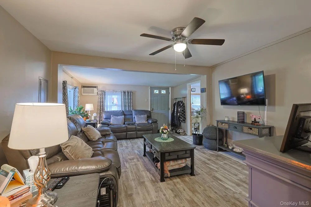 18 Sunset Trail Pine Bush, NY 12566