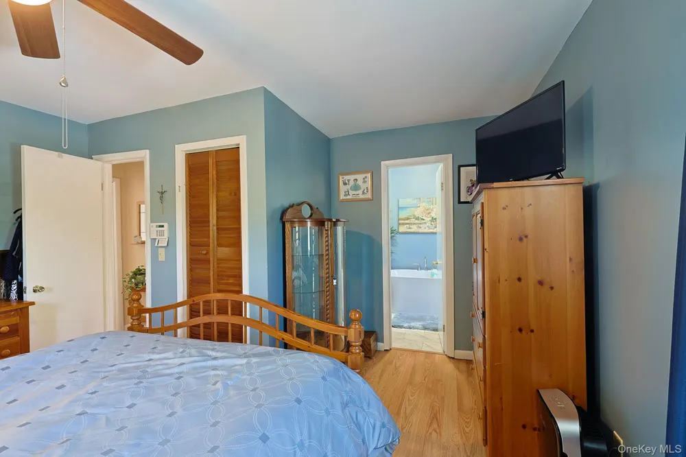 18 Sunset Trail Pine Bush, NY 12566