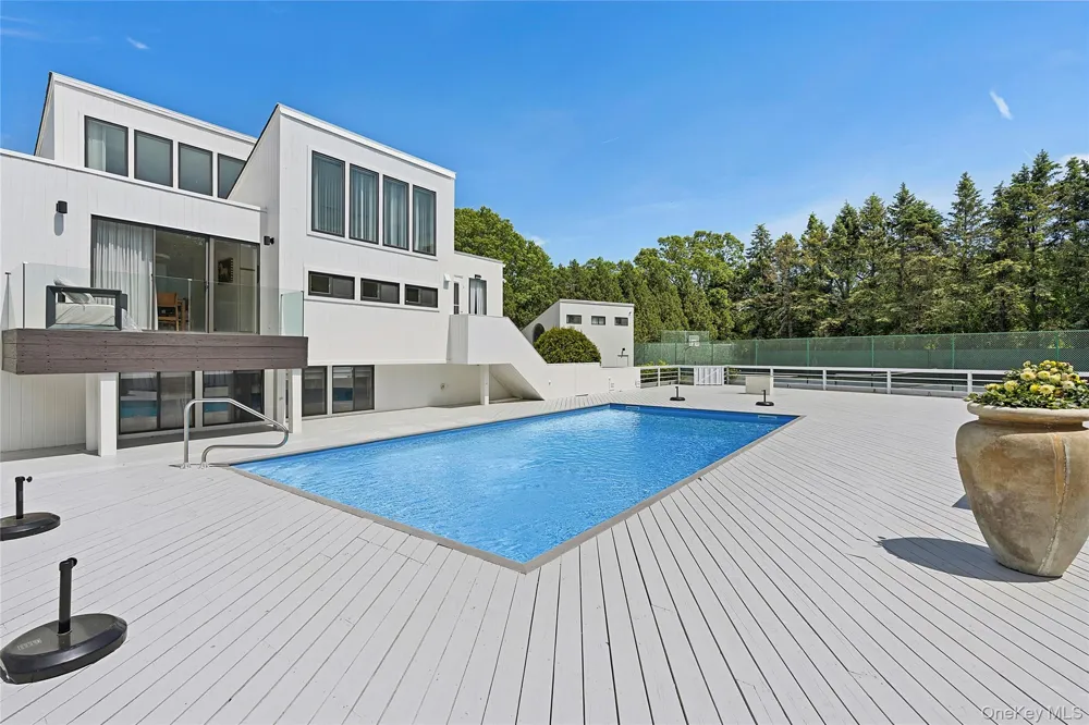 84 Inlet Road E Southampton, NY 11968