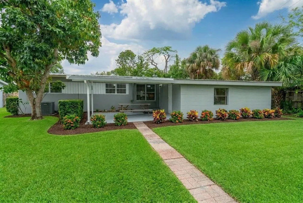 904 SE 16th Street Stuart, FL 34994