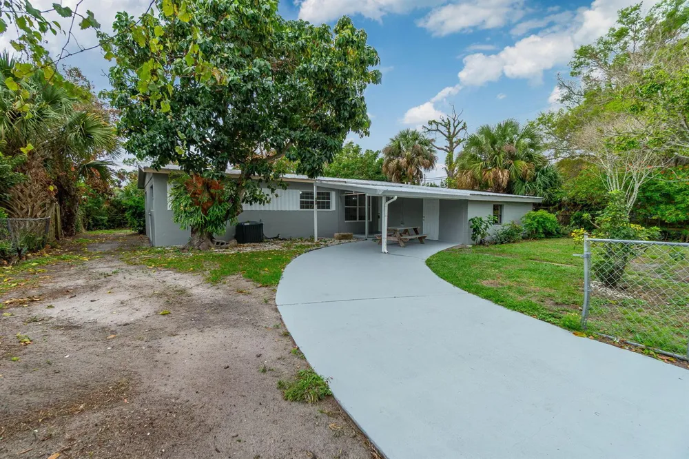 904 SE 16th Street Stuart, FL 34994
