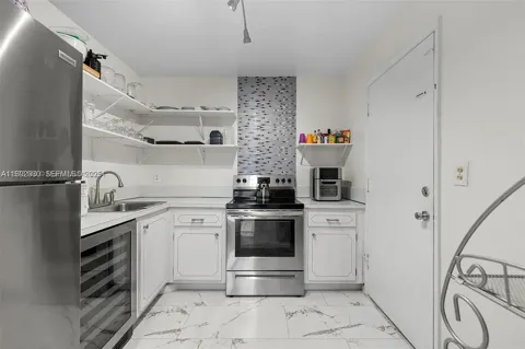 4043 NW 16th Street #201