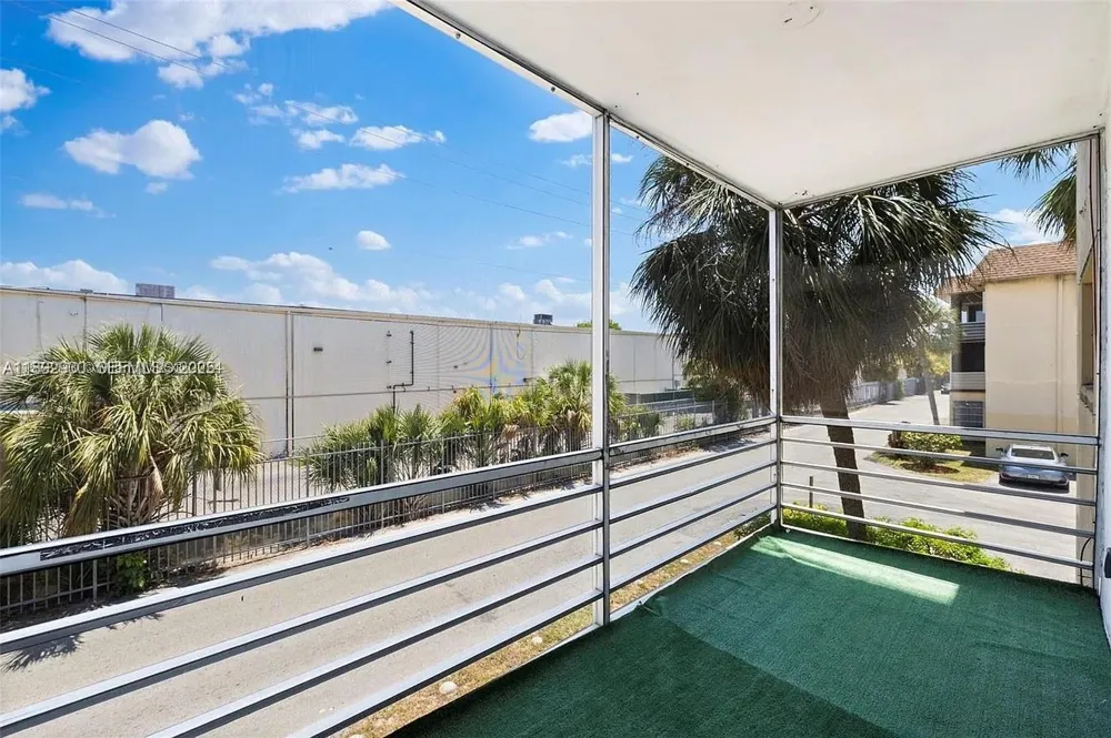 4043 NW 16th Street #201 Lauderhill, FL 33313