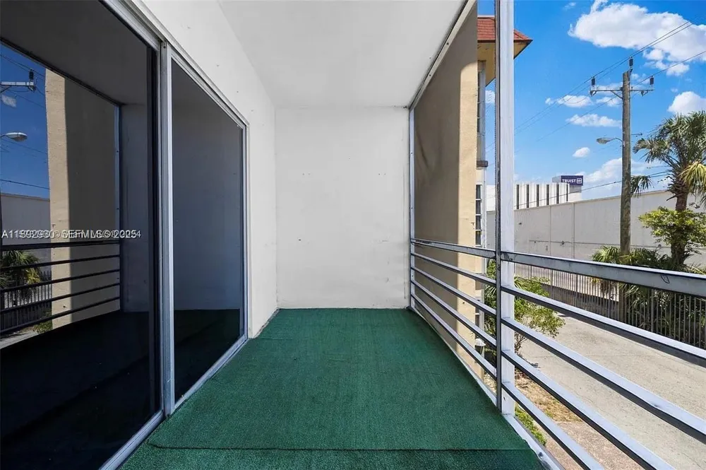 4043 NW 16th Street #201 Lauderhill, FL 33313