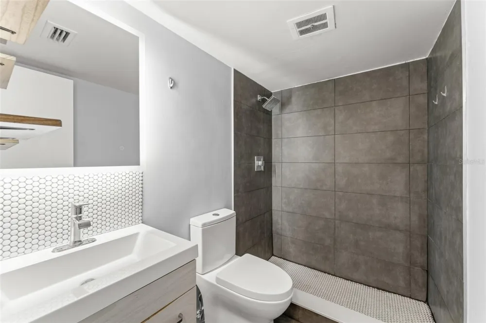 2500 LEE ROAD #220 Winter Park, FL 32789