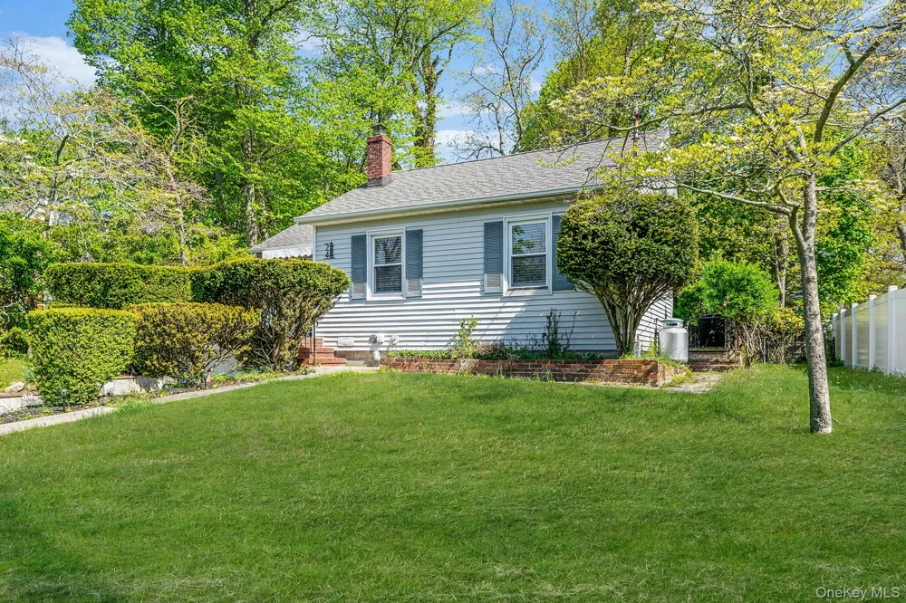 24 Locust Road Wading River, NY 11792