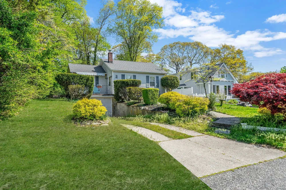 24 Locust Road Wading River, NY 11792