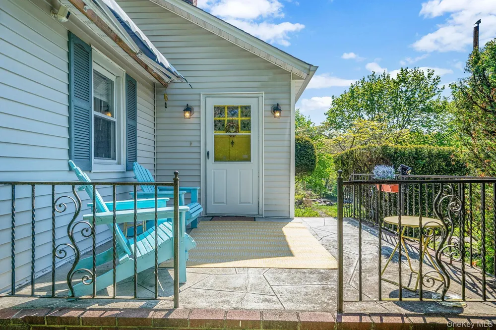24 Locust Road Wading River, NY 11792