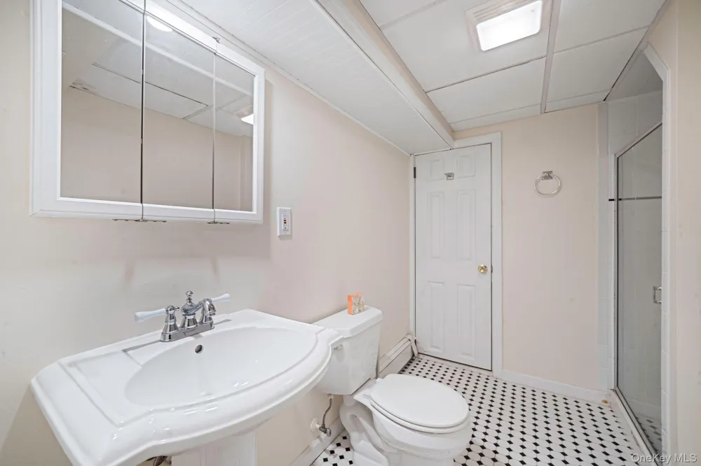 24 Locust Road Wading River, NY 11792