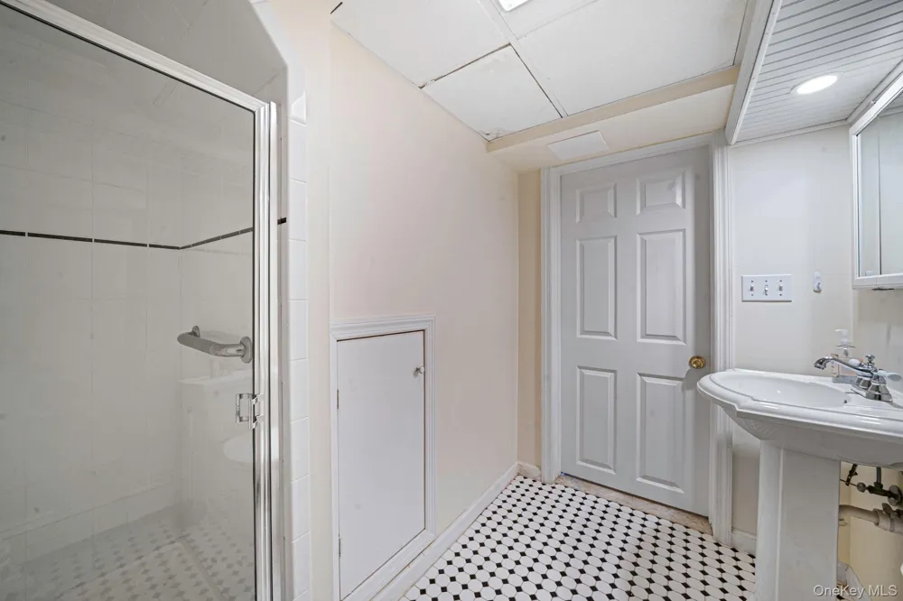 24 Locust Road Wading River, NY 11792