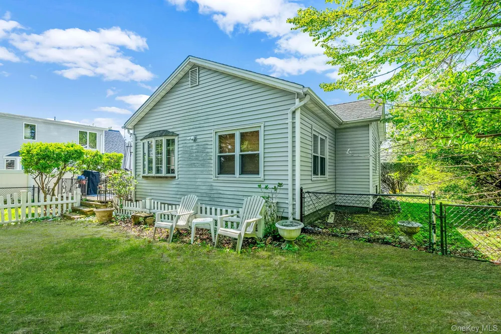 24 Locust Road Wading River, NY 11792