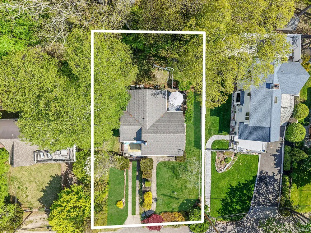 24 Locust Road Wading River, NY 11792