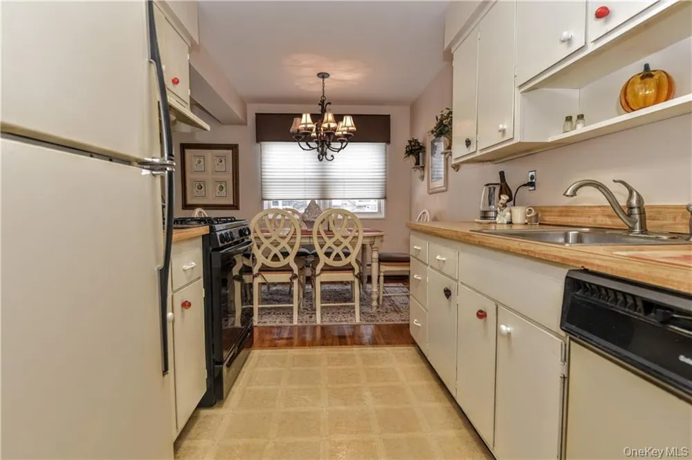 21 Normandy Village Village #2 Nanuet, NY 10954
