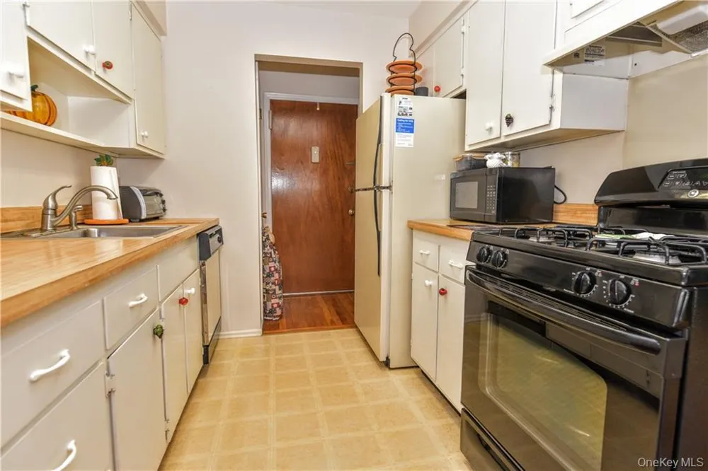 21 Normandy Village Village #2 Nanuet, NY 10954