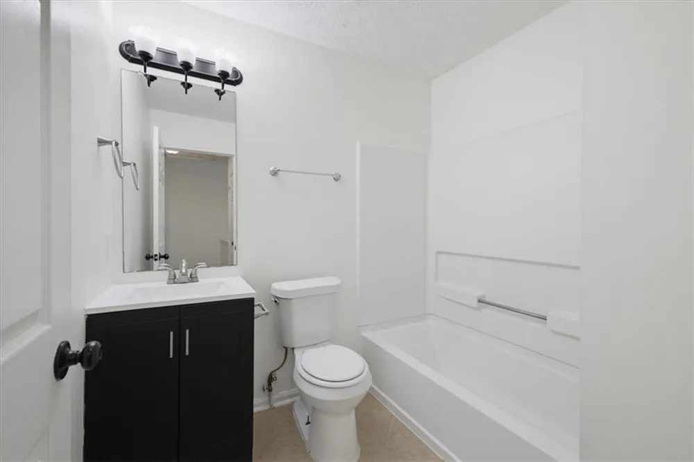 1324 Hollenbeck Lane Riverdale, GA 30296