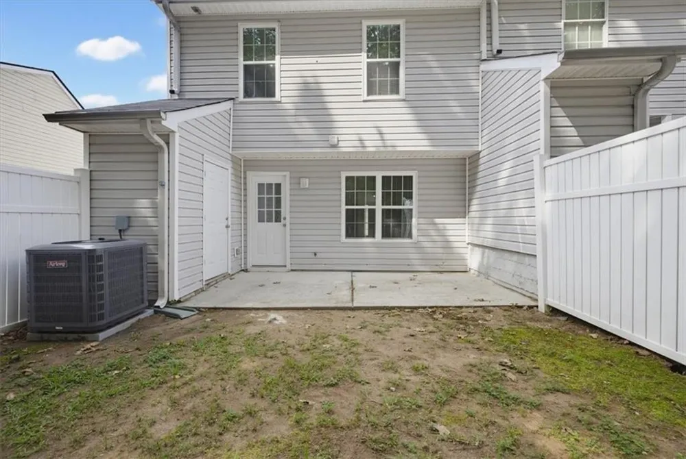 1324 Hollenbeck Lane Riverdale, GA 30296
